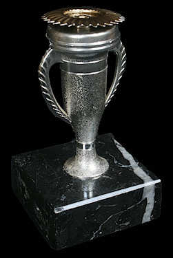 Drum Cup voor Lennie van der Vegt (1952-2007), assemblage, Aja Waalwijk 30_lennie_van_der_vegt.jpg, 32kB