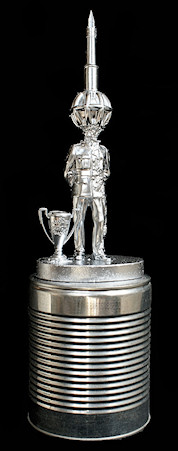 Cup voor Frans Nieuwenhof (1942-1998, assemblage, Aja Waalwijk) 34_frans_nieuwenhof.jpg, 27kB